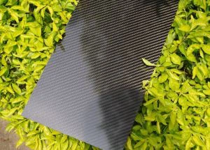 400*500mm 500*1000mm Kilang Profesional Kekuatan Tinggi Pemotongan Lembaran Gentian Karbon Ringan